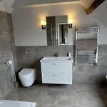 بيت للعطل School House